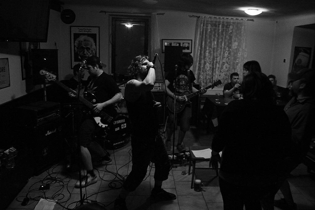 Pařba U Kulaté vol.3, Prostějov [1] (19.4.2014) - Kervežekson (crossover kapela z Prostějova)